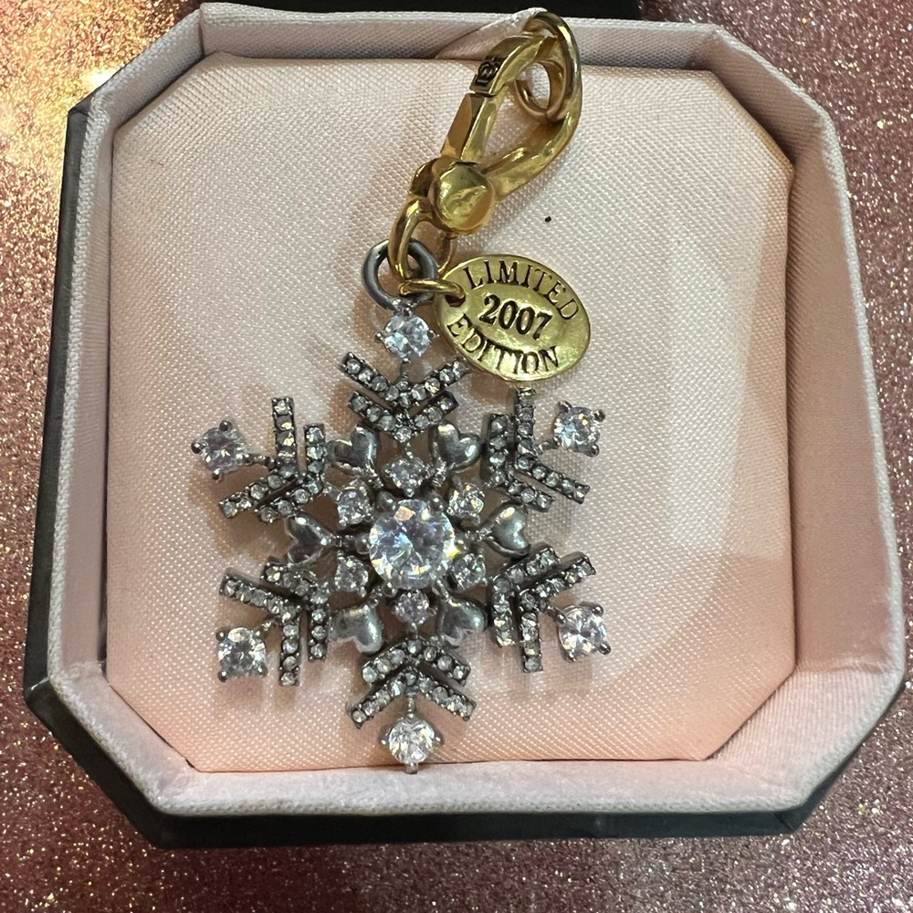 Juicy Couture Slowflake Charm; Limited Edition 2007 - Picture 2 of 3